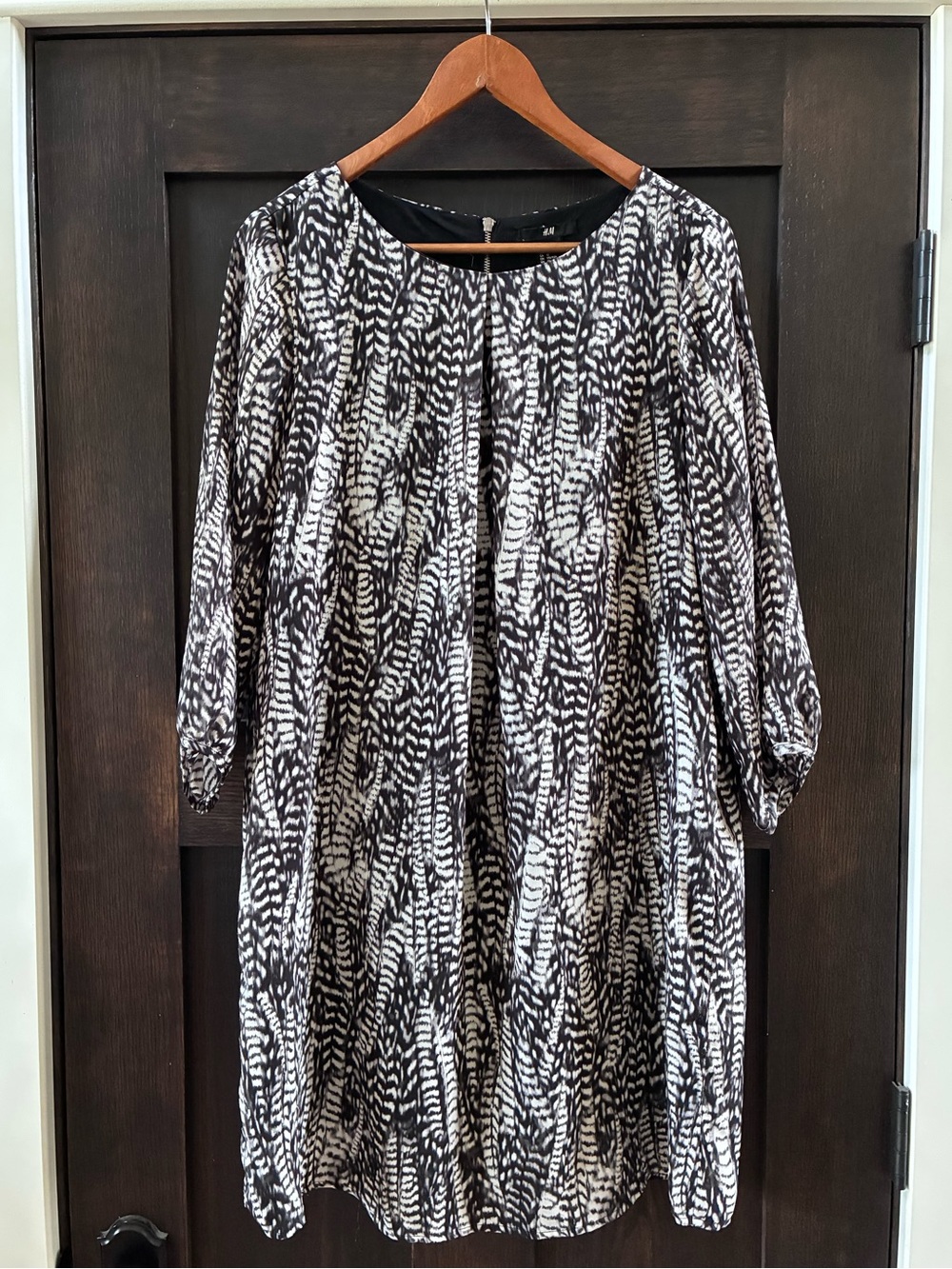 H&M Black and White Pattern Shift Dress
